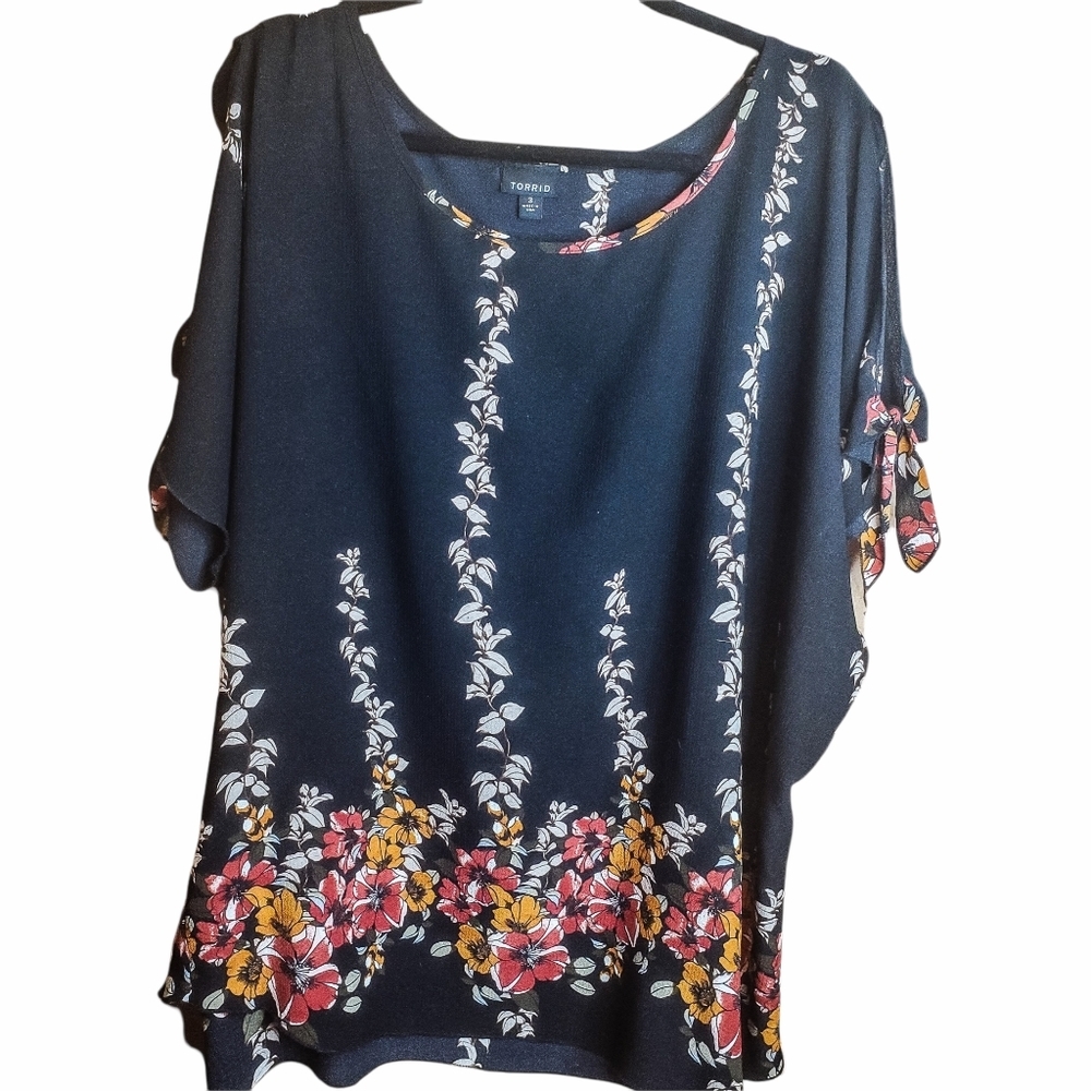 Torrid Women's Black Floral Blouse Size 3